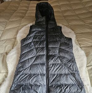 Lululemon Puffer hooded vest. Size 2. Tie dye.